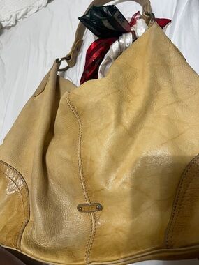 Vintage Frye Bananna purse.